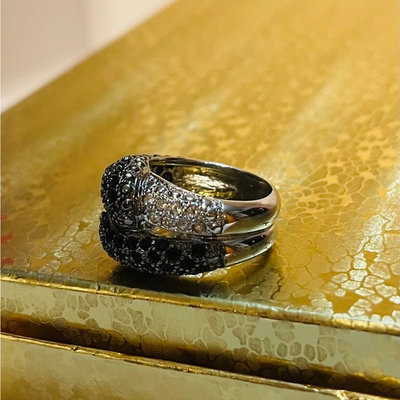 Rhodium plated black and clear pave set cubic zirconia Art deco style ring sz.7 - Picture 6 of 8